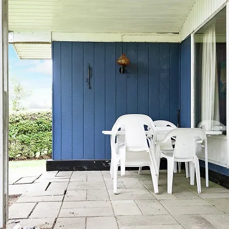 Two-bedroom Holiday In 3